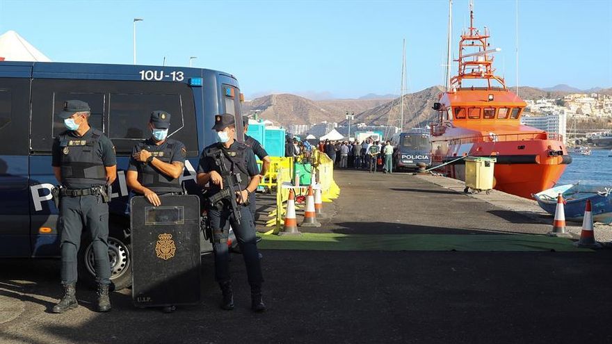 Rescatadas 36 personas de dos pateras en aguas próximas a Gran Canaria