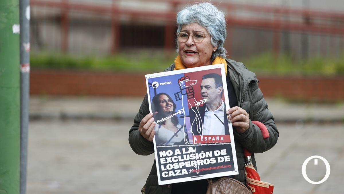 Pacma se concentra para pedir la inclusión de los perros de caza, guarda y actividades específicas en la Ley de Protección Animal