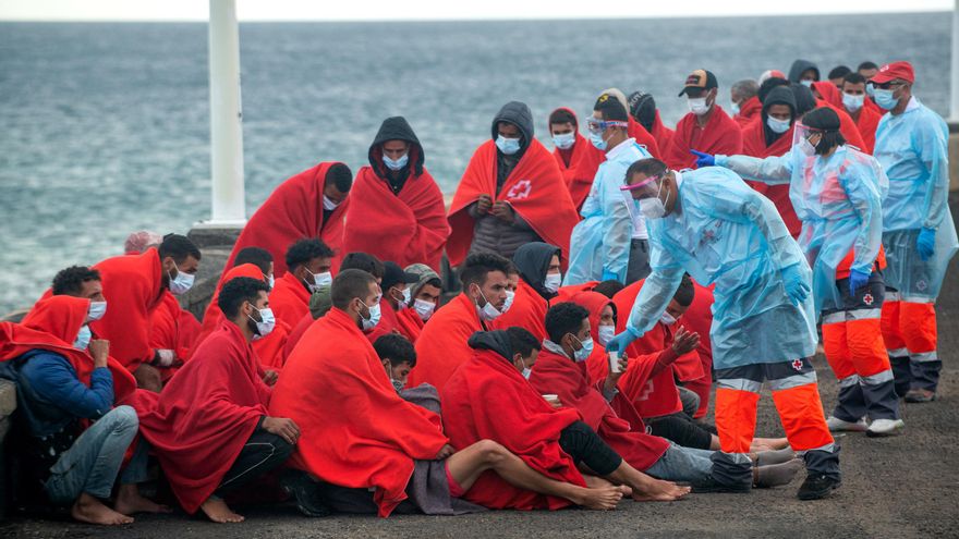 Rescatados 171 migrantes en aguas de Canarias este domingo, ocho de ellos fallecidos