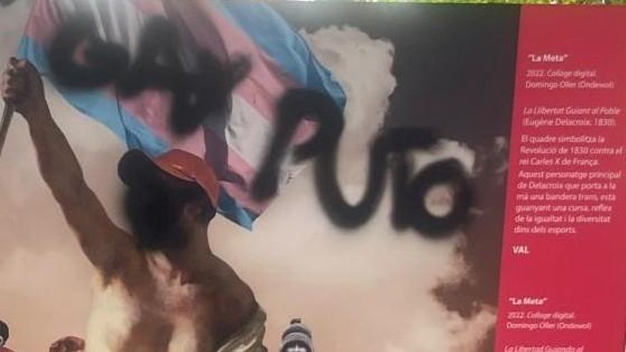 Detenido un menor por hacer pintadas homófobas y con simbología nazi en una exposición en Gandia