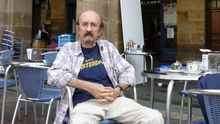 Mauricio Rodríguez-Gastaminza conversa en una cafetería del Casco viejo bilbaíno. /G. A.