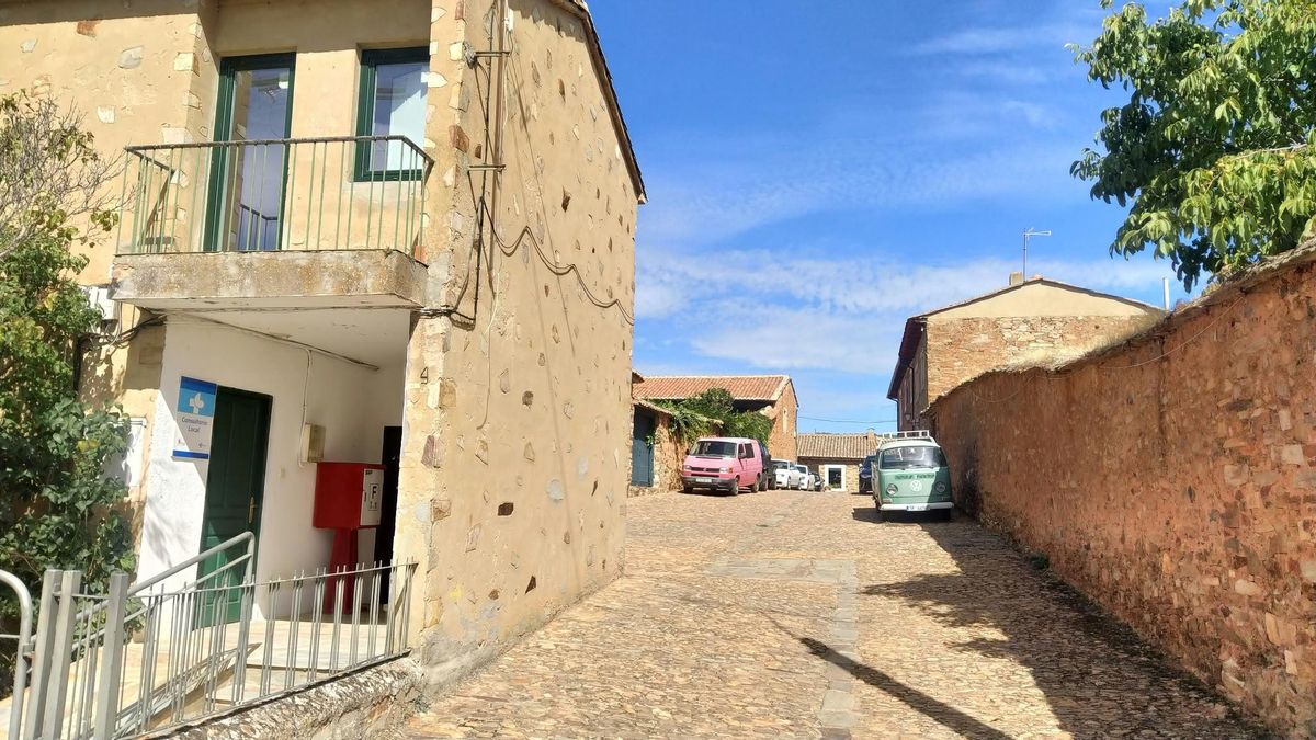 Calle Ricardo Alonso Fernández en Castrillo de los Polvazares, en el municipio de Astorga