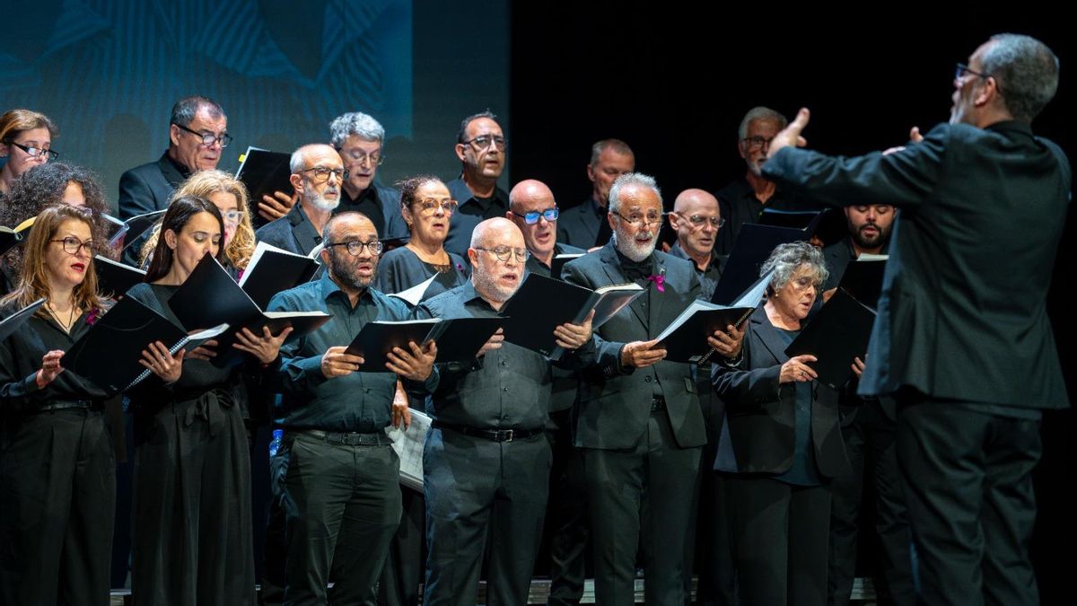 El Coro Municipal de Santa Cruz de La Palma debuta en la eucaristía de la Santa Cruz