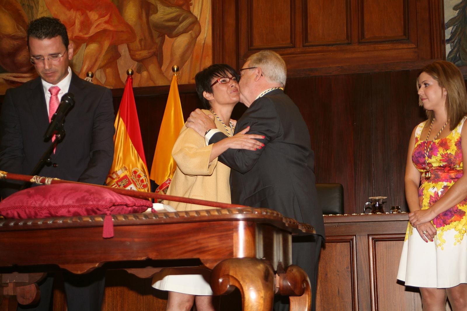 La consejera Elena Máñez (PSOE) toma posesión en el Cabildo de Gran Canaria. (ALEJANDRO RAMOS)