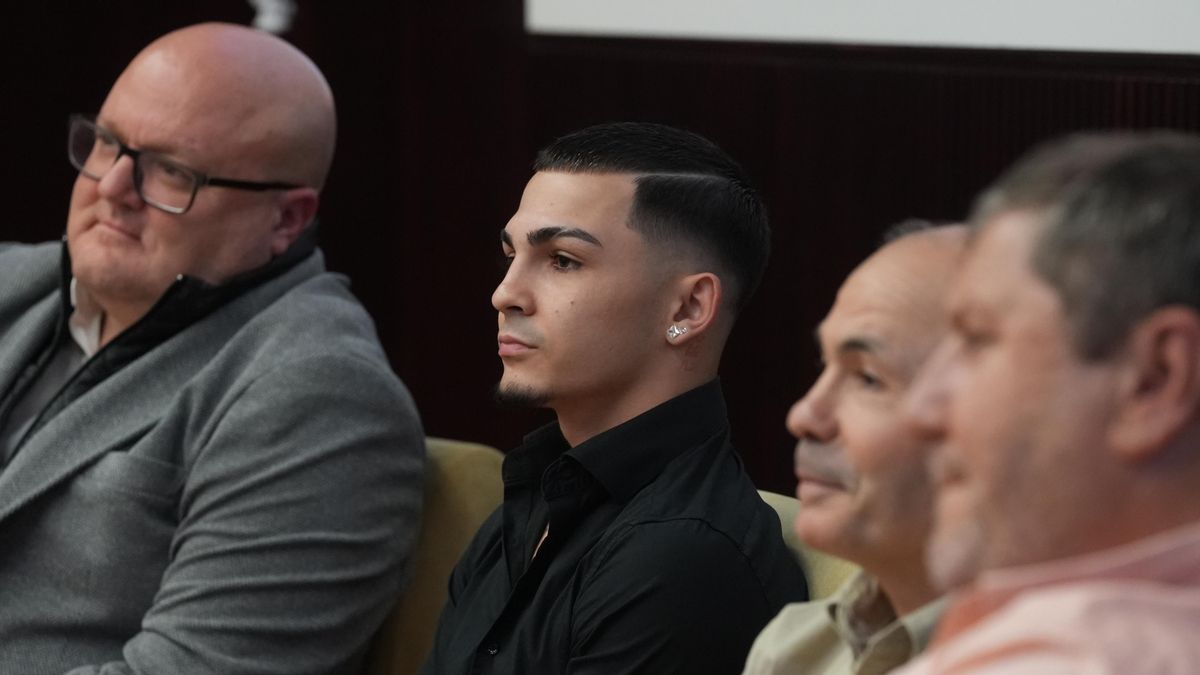 Presentación del paso a profesional de Rafa Lozano Jr.