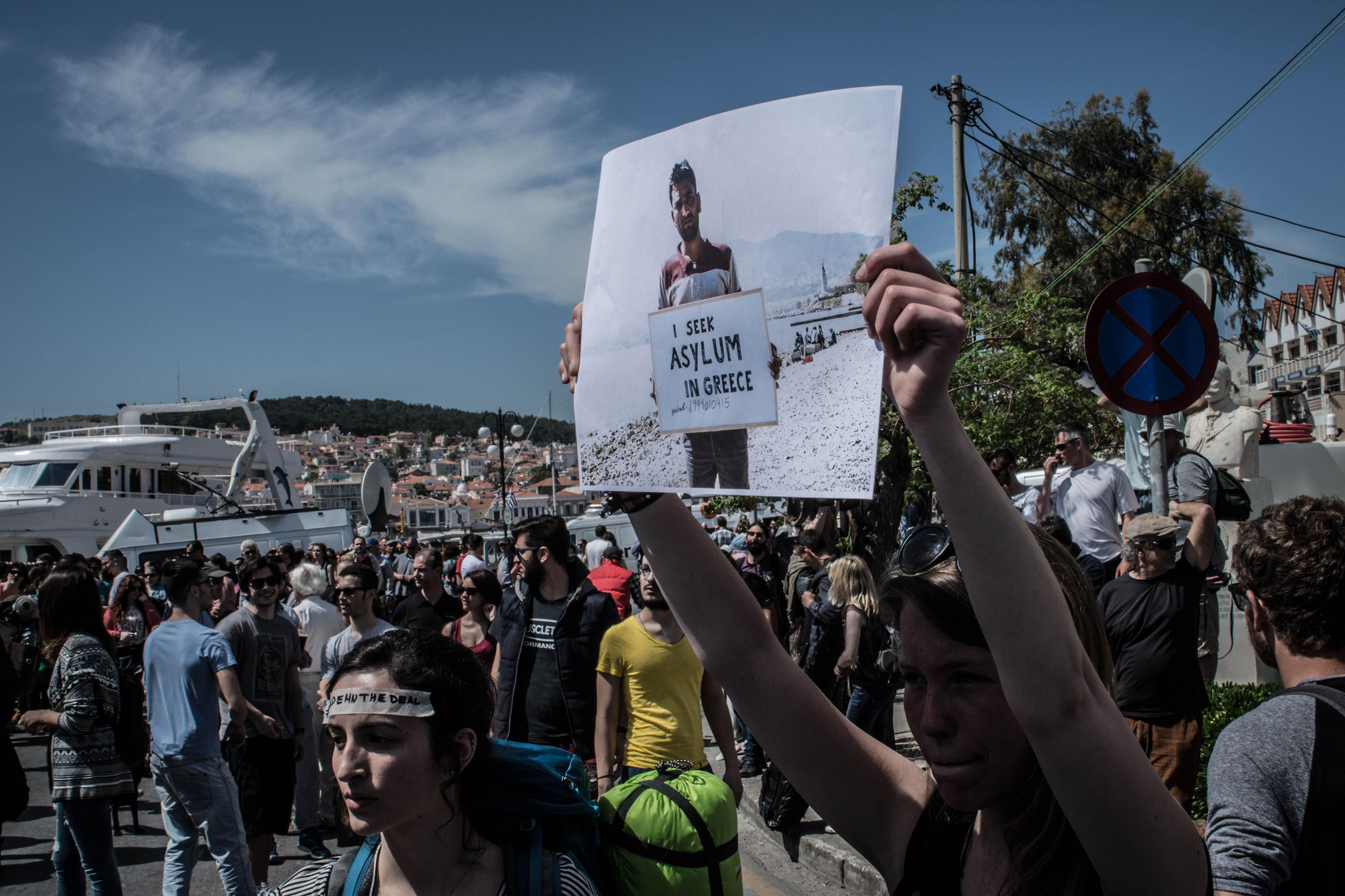 Protesta en el puerto de Mytilini, en la isla de Lesbos