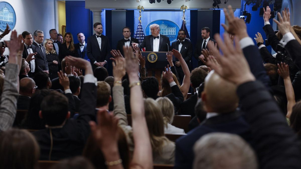 Llevo una década cubriendo a Trump. En la cena de los corresponsales de la Casa Blanca, sentí la oscuridad de forma visceral