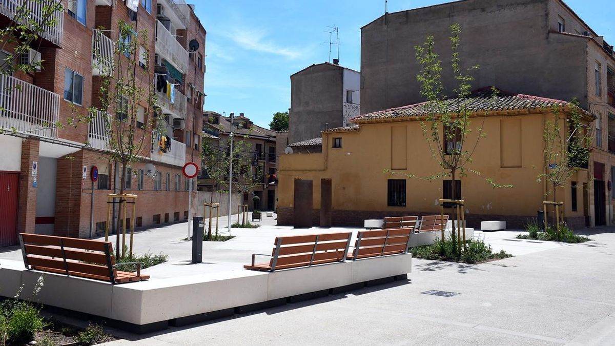 Zuera recupera la plaza Joaquín Costa como nuevo espacio de encuentro para los vecinos