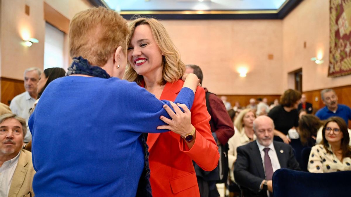 Pilar Alegría reivindica a los maestros represaliados frente al PP y Vox, que "pisotean" la memoria democrática