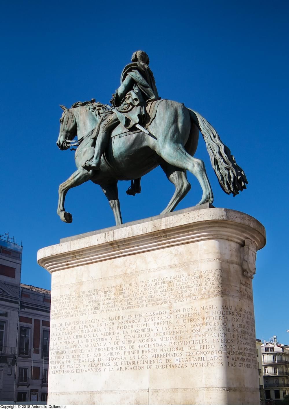 Estatua de Carlos III en la Puerta del Sol