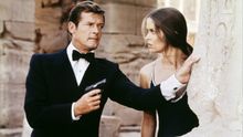 Roger Moore y Barbara Bach en 'La espía que me amó'.