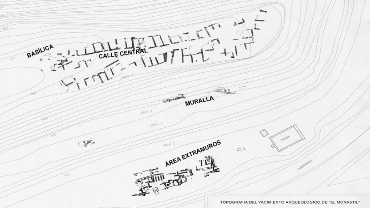 El conjunto incluye un sistema defensivo sólido, una entrada monumental y una calle con habitaciones que se interpretan como celdas