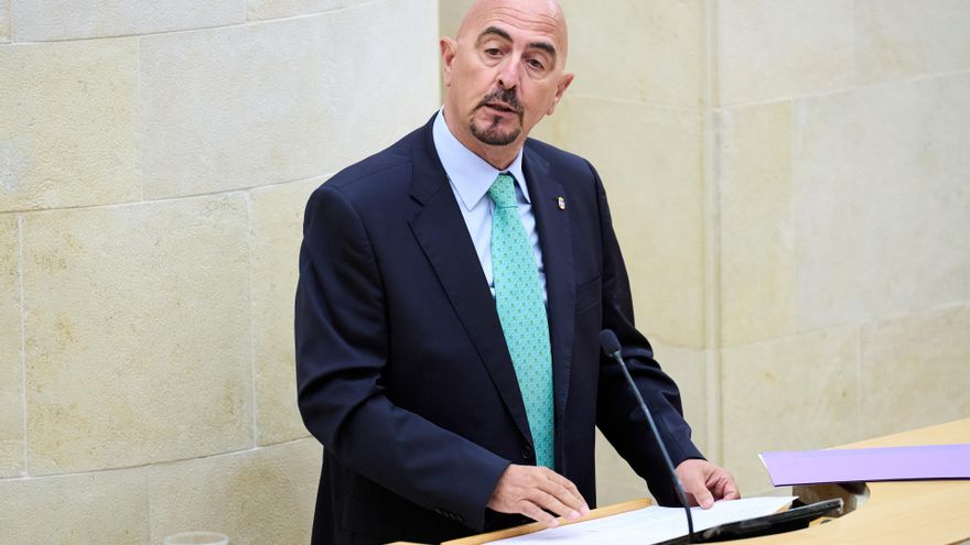 El consejero de Salud de Cantabria, sobre las listas de espera: "Hay dos formas de gestionar: o te pones a la cola o copago"