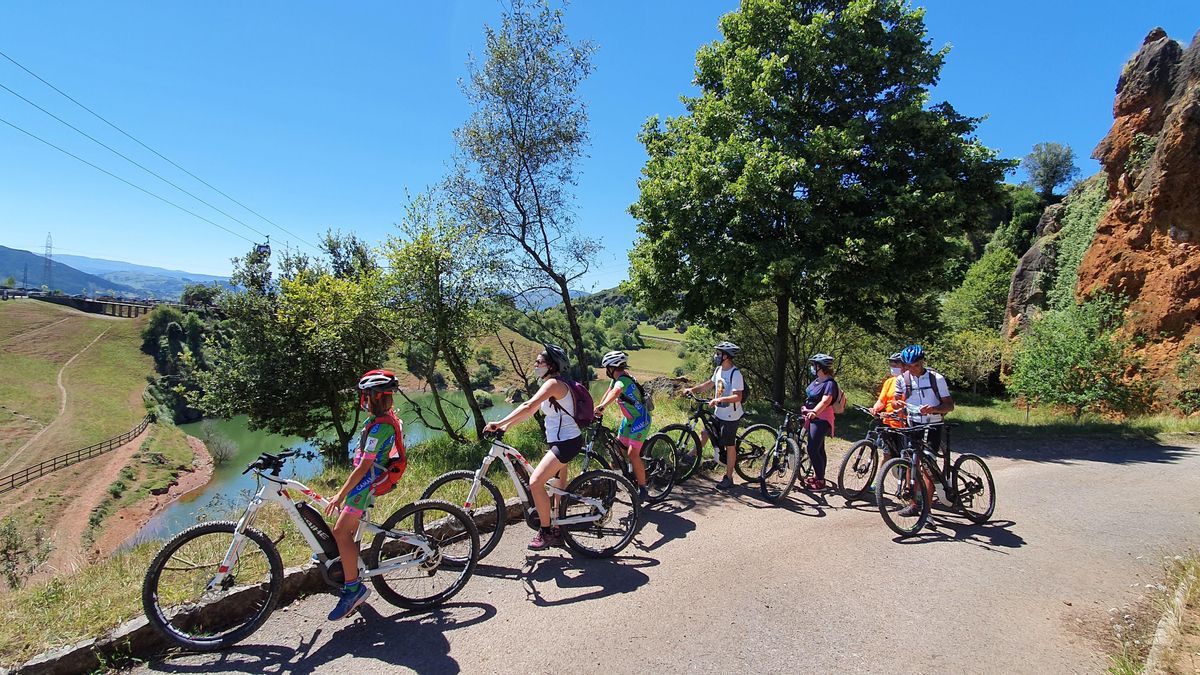 Ruta en bicicleta por el Cabárceno.