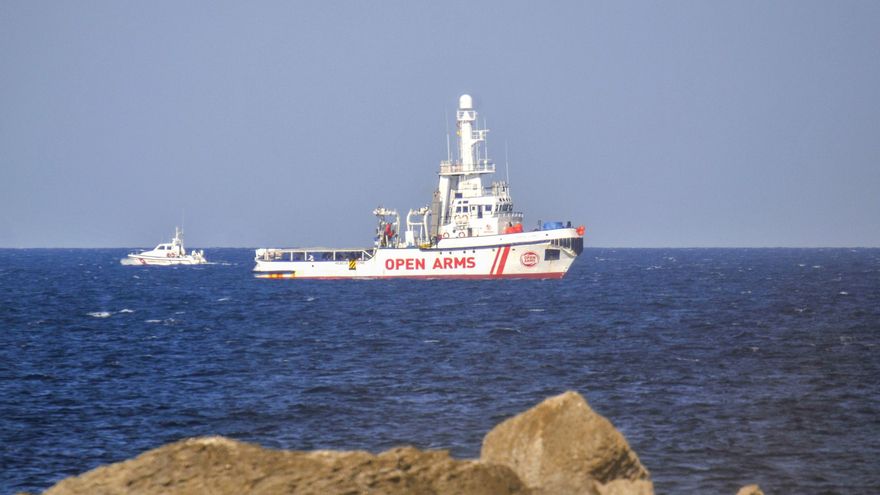 Los 265 rescatados del Open Arms esperan en el mar a que Europa les acoja