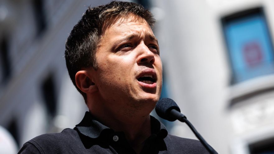 El líder de Más País y diputado en el Congreso, Iñigo Errejón, interviene tras la marcha por el Día Internacional de los Trabajadores o Primero de Mayo, en la Gran Vía, a 1 de mayo de 2022, en Madrid (España).
