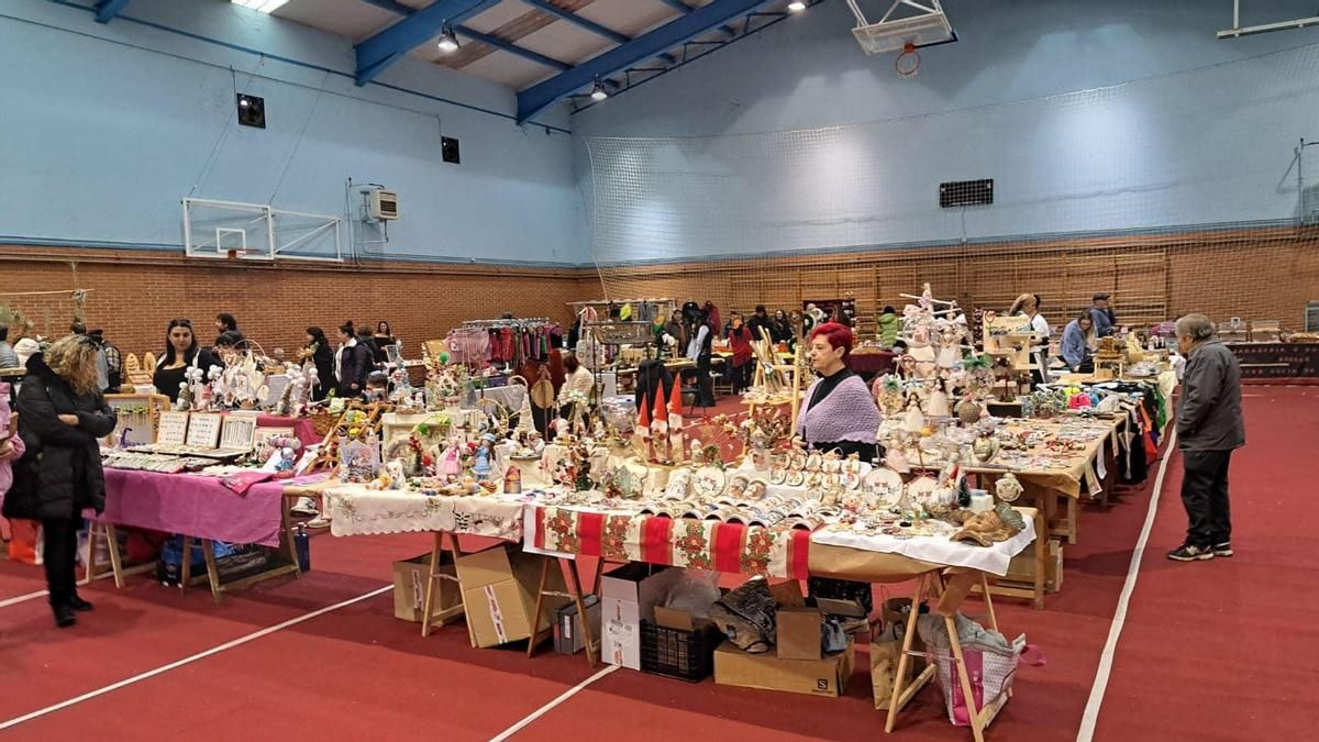 La Pola de Gordón revive este fin de semana el comercio tradicional con una nueva edición de su mercado