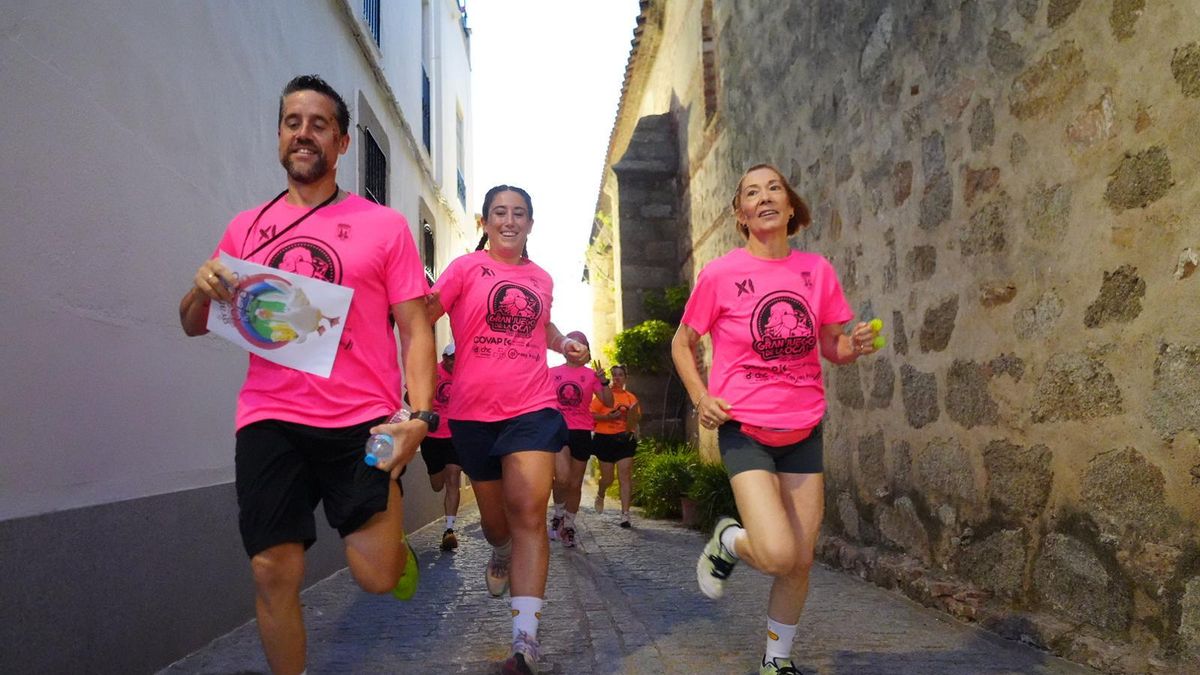 Los participantes, por las calles del pueblo.