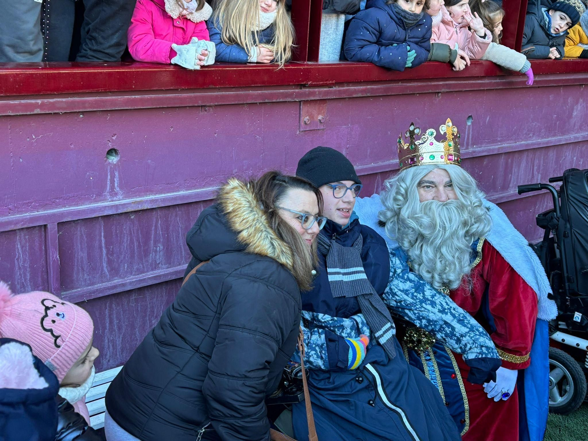 Los Reyes Magos ya están en Logroño: así ha sido el aterrizaje en helicóptero en Las Gaunas