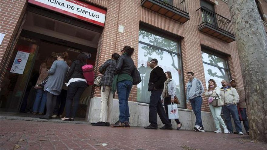 El paro vuelve a bajar de los seis millones de personas. EFE