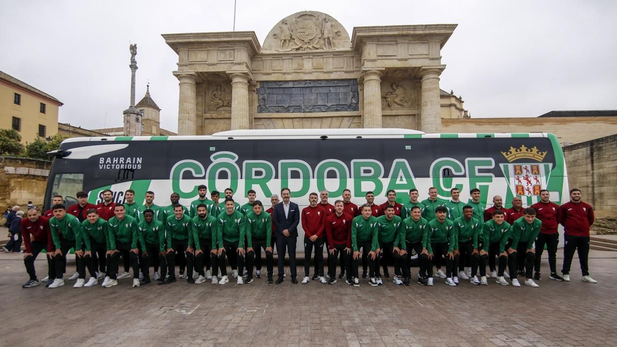 Presentación del nuevo autobús del Córdoba CF
