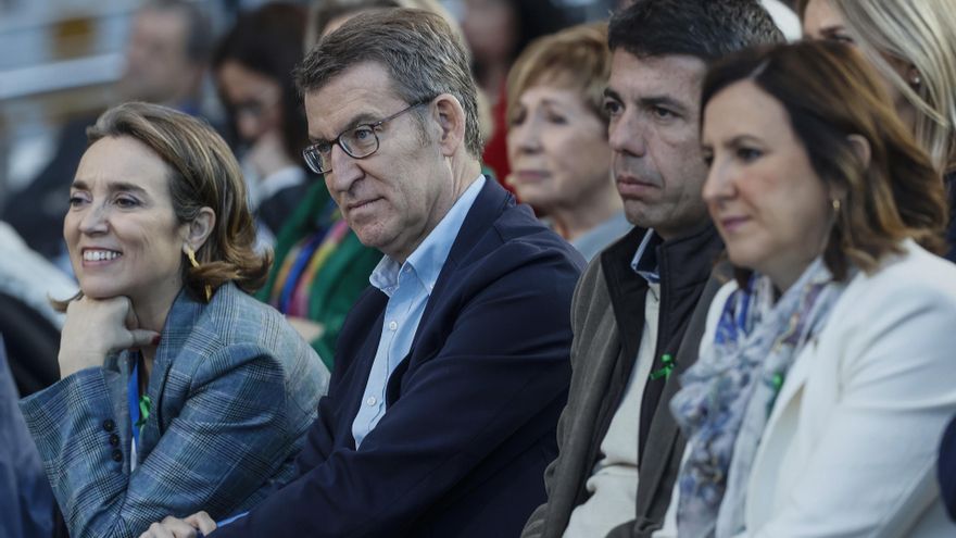 La secretaria general  y portavoz del PP en el Congreso, junto al presidente del PP, Alberto Núñez Feijóo