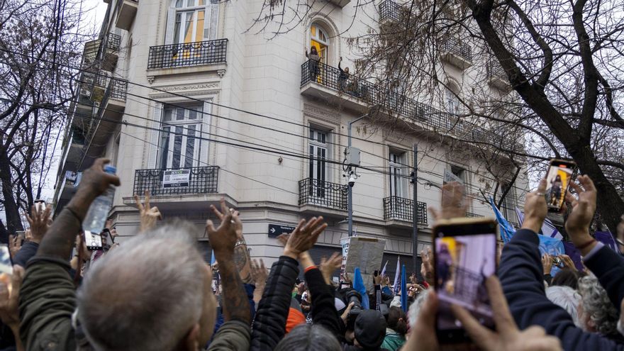 Cristina refuerza con la CGT su movilización a los tribunales y Milei la desafía con un acto en la Policía Federal