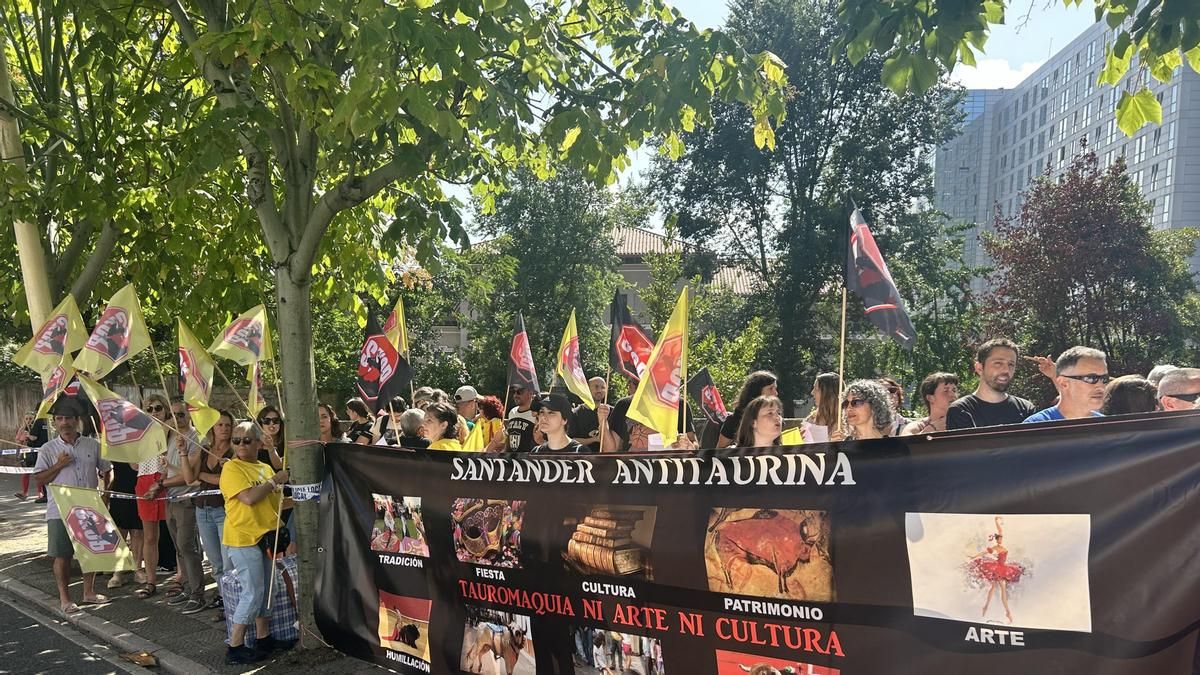 'Cantabria contra la tauromaquia' llama a concentrarse frente a la Plaza de Toros de Santander los días 24 y 25 de julio
