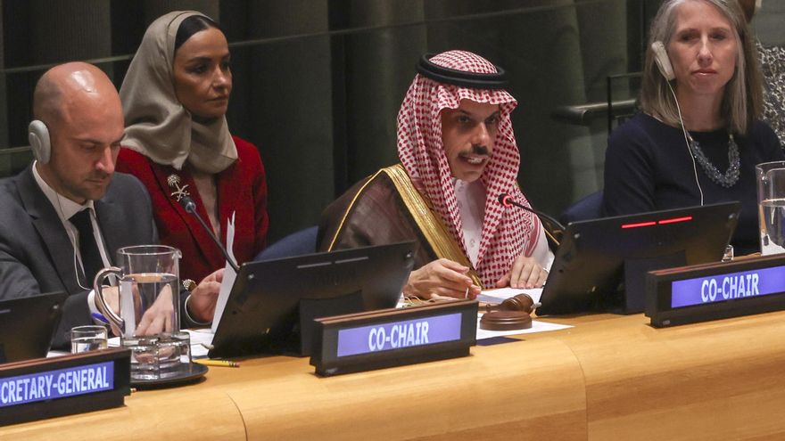 Fotografía del ministro de Exteriores de Arabia Saudí, Faisal bin Farhan. EFE/Sarah Yenesel