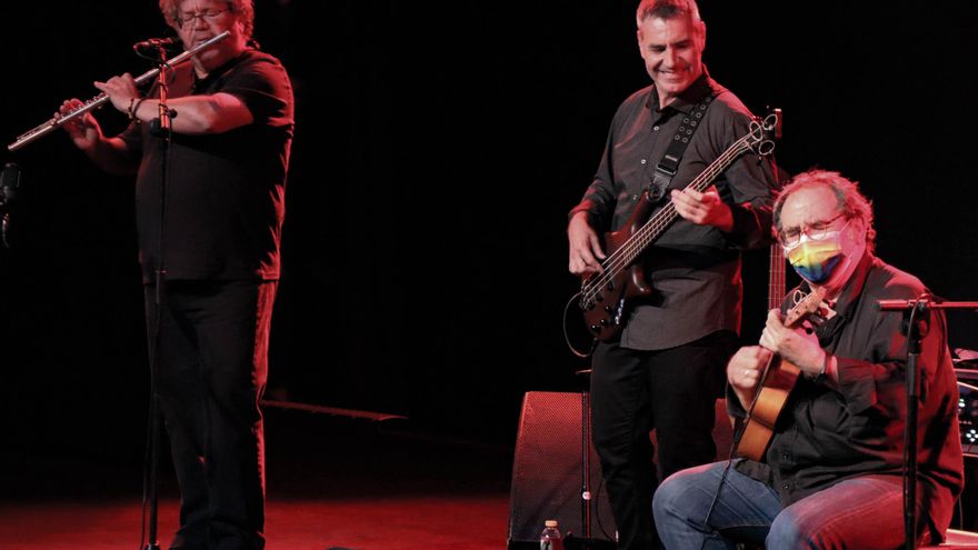 "Roal, grupo de hermanos formado en los ochenta, representa como ninguno la historia del folk ibérico de las últimas décadas, sus etapas, sus vicisitudes"