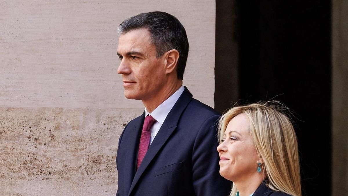 El presidente del Gobierno, Pedro Sánchez, y la primera ministra italiana, Giorgia Meloni.