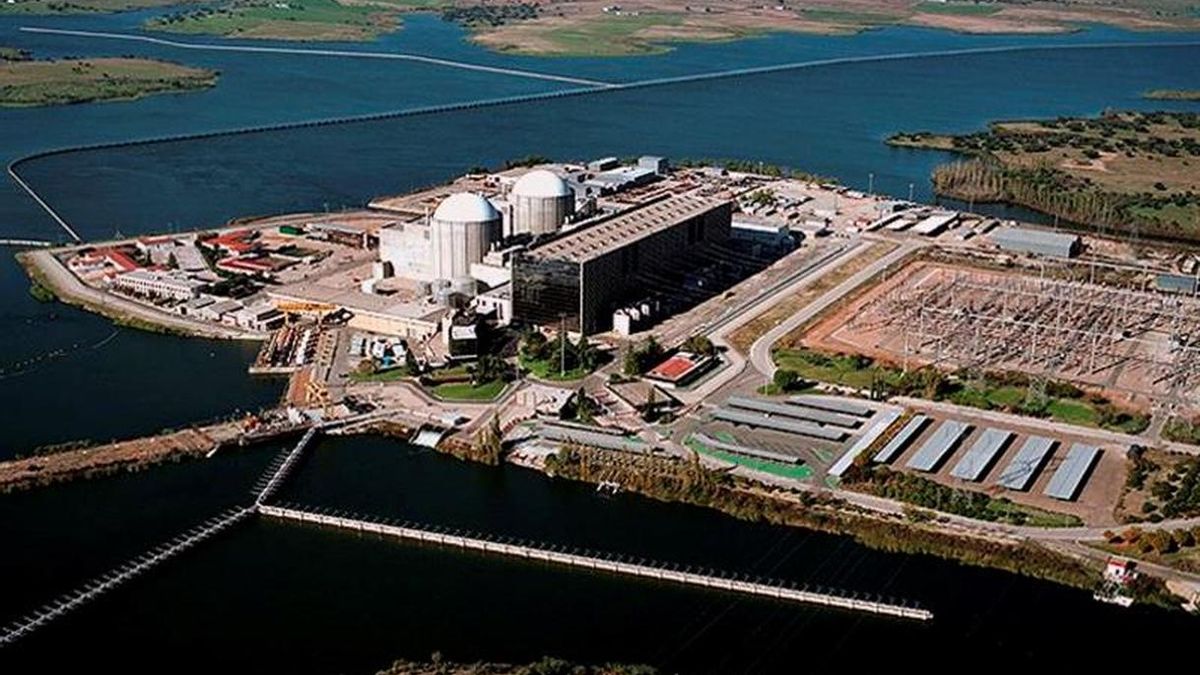 Cargos locales del PSOE de Cáceres amenazan con no presentarse a las municipales si la central nuclear de Almaraz cierra