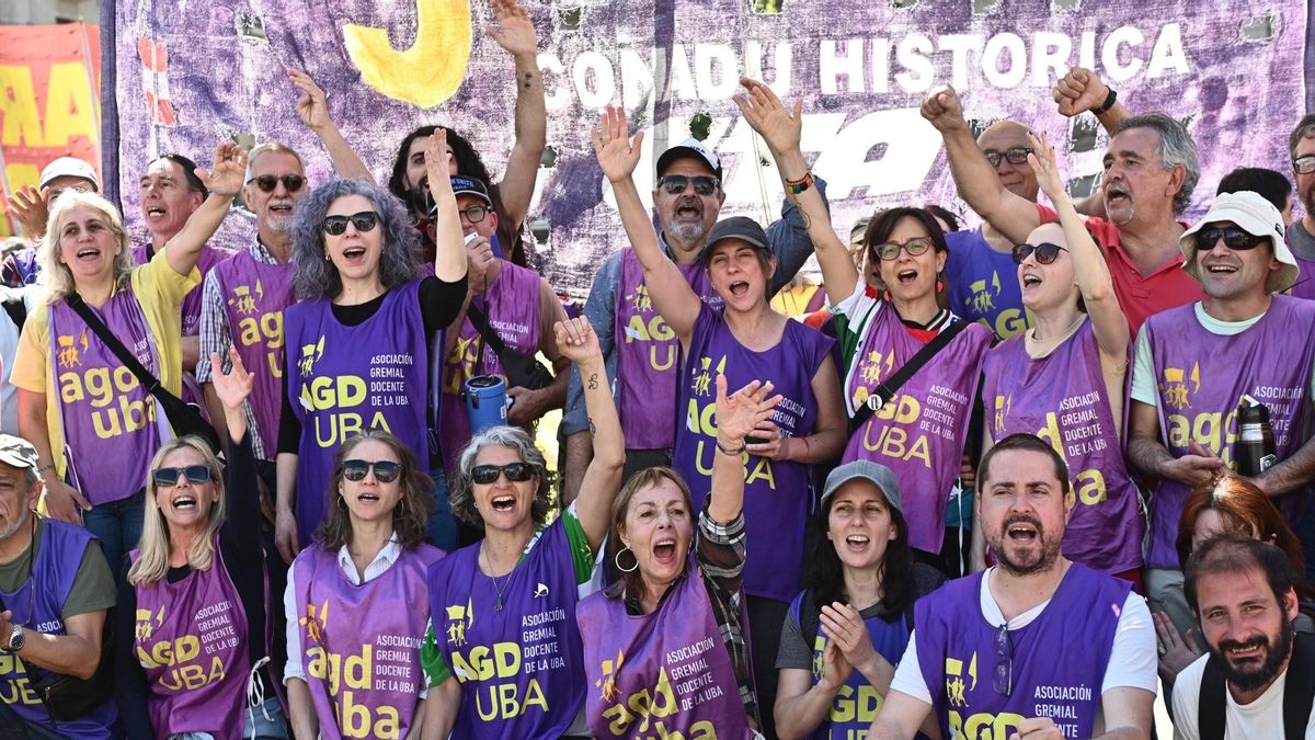 Los docentes universitarios mantienen el reclamo para que el Gobierno de Milei cumpla con la aplicación de la Ley de Financiamiento Eduactivo.