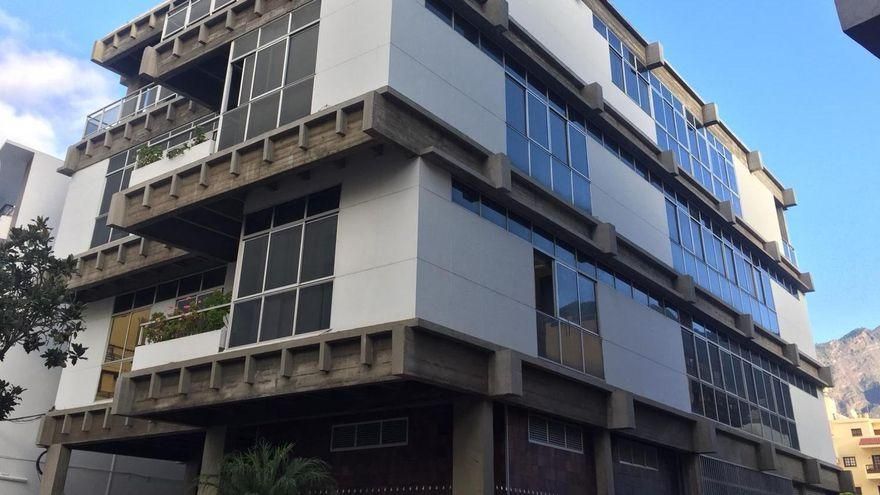 Las acusaciones rebajan la petición de penas para el hombre que mató a su madre en Los Llanos