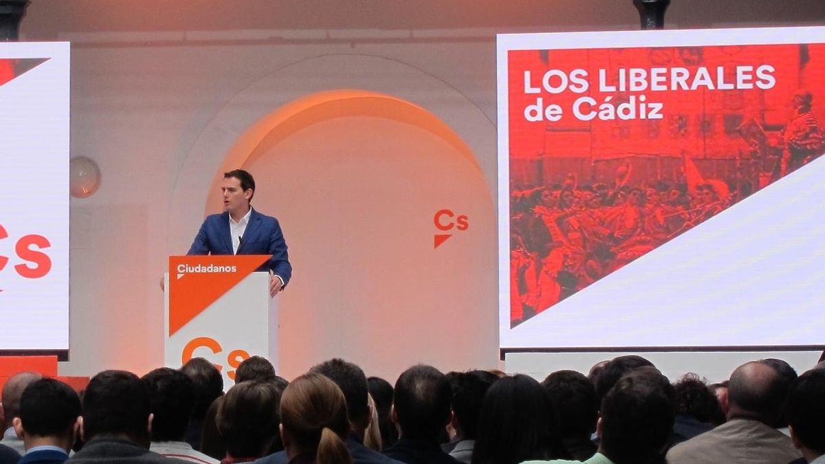 Rivera dice que habrá PGE "gracias a Ciudadanos" y pide al PSOE que "no bloquee a España" con su "división interna"