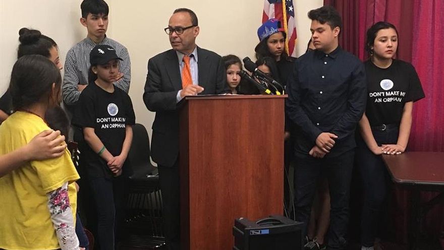 Niños de EEUU demandarán a Trump por las deportaciones de padres indocumentados