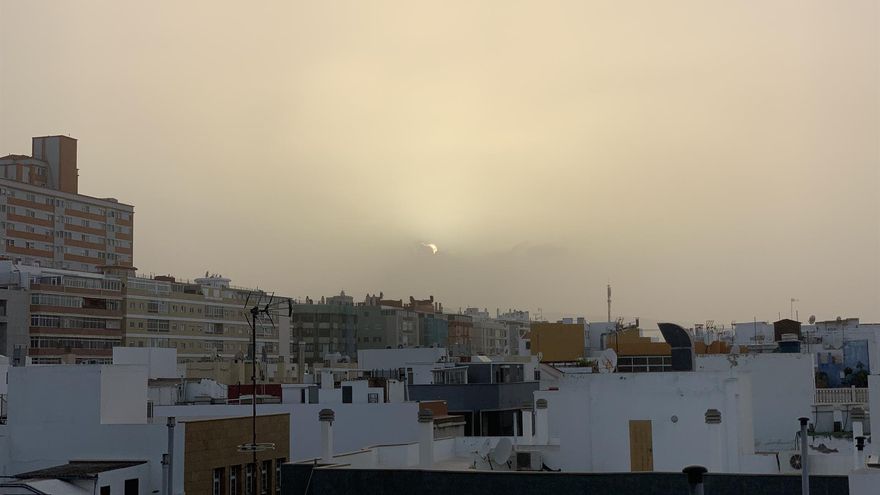 La Aemet establece avisos amarillos en Canarias para este lunes por lluvia, viento y calima