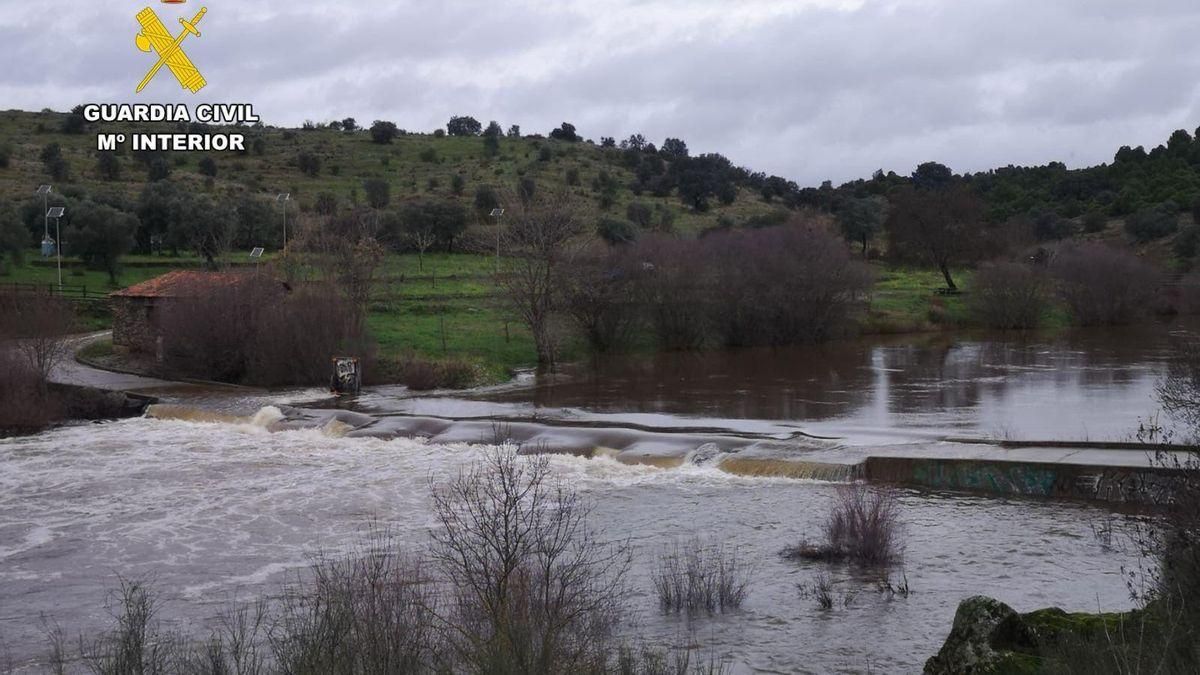 Carretera CC-146, que une la localidad cacereña de Zarza la Mayor con la portuguesa de Salvaterra de Extremo
