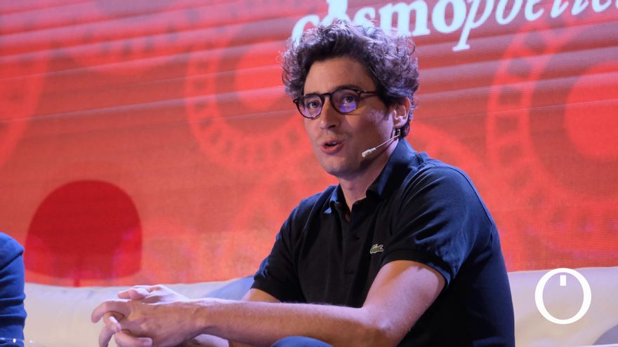 Juan Antonio Bernier reedita su primer libro con un nuevo título
