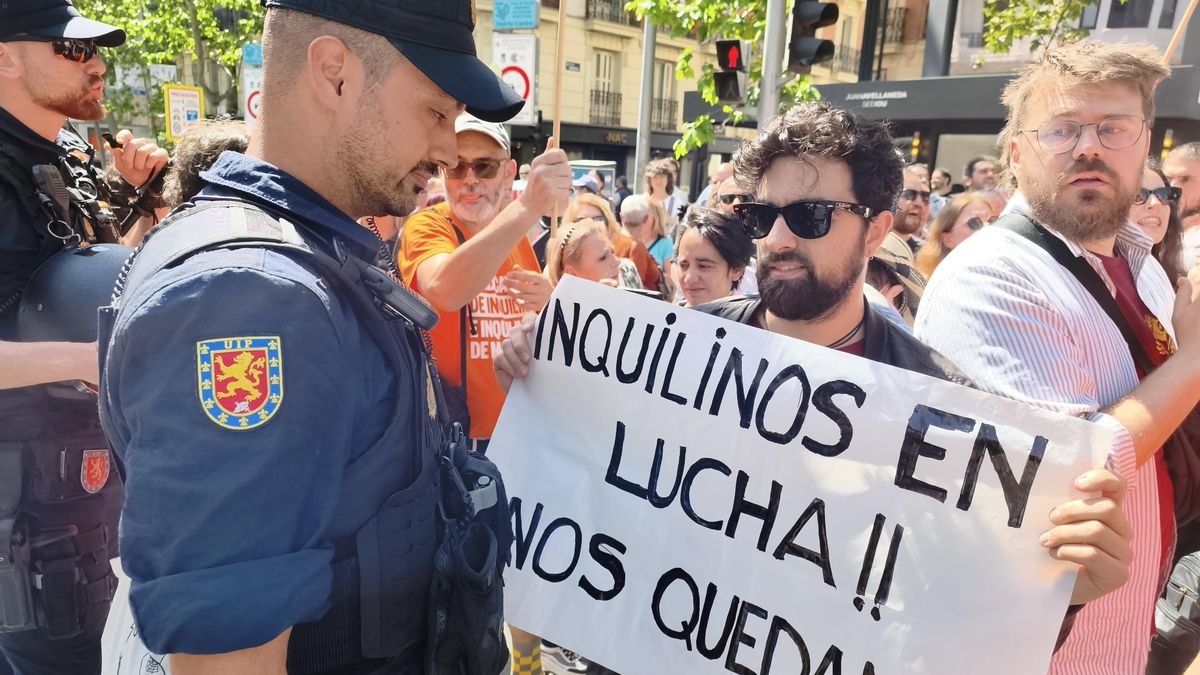 Manifestación de activistas por la Vivienda en Génova