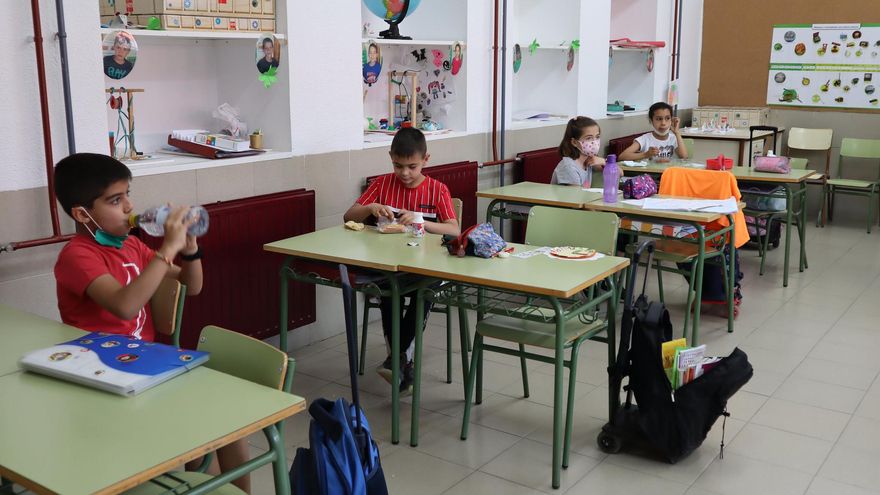 Los sindicatos piden que los colegios cierren el próximo jueves a las doce por las elecciones