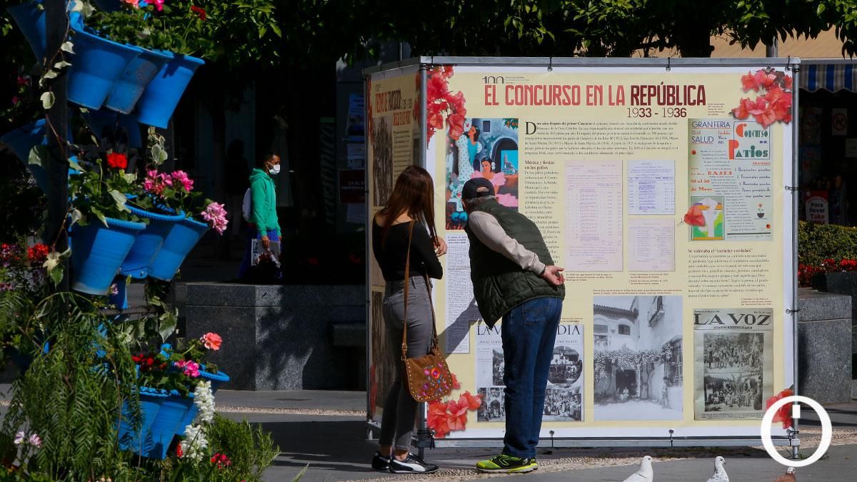 Inauguración de la exposición '100 Años de Patios' en la Plaza de las Tendillas.