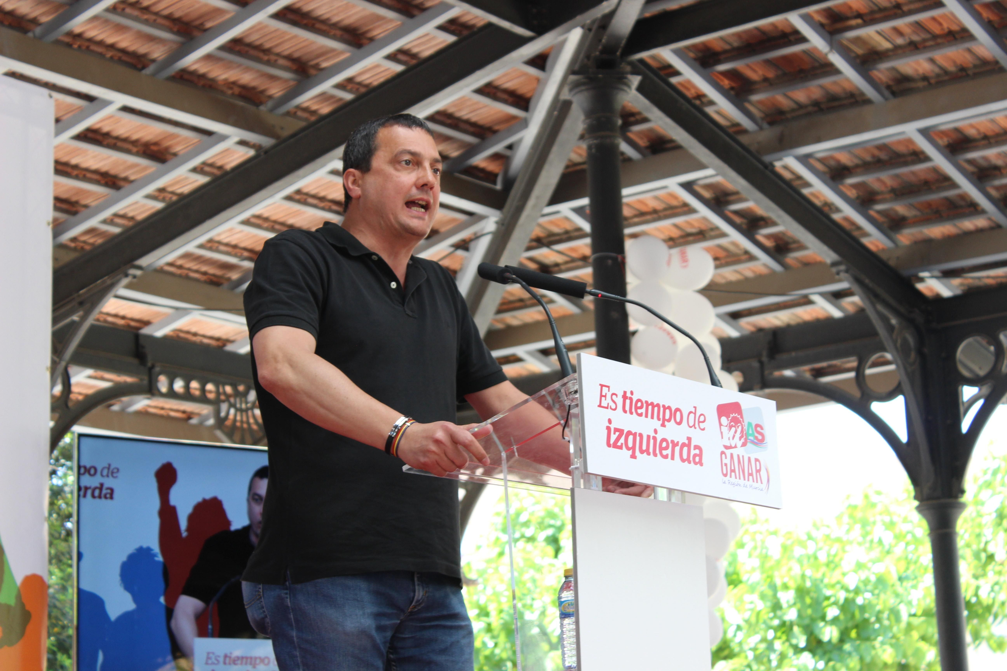 El candidato de Ganar, José Antonio Pujante, durante su intervención en el acto central de campaña / PSS