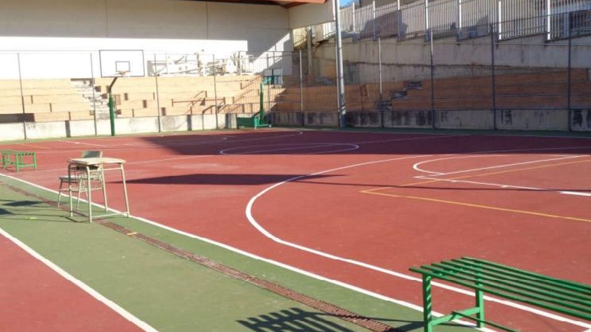 Puente Genil licita la mejora del Polideportivo Francisco Manzano: nuevas gradas, iluminación y cubiertas en las pistas