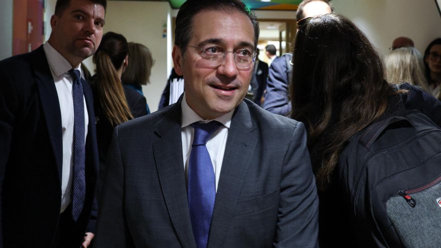 El ministro de Exteriores, José Manuel Albares, en una reunión en Bruselas.