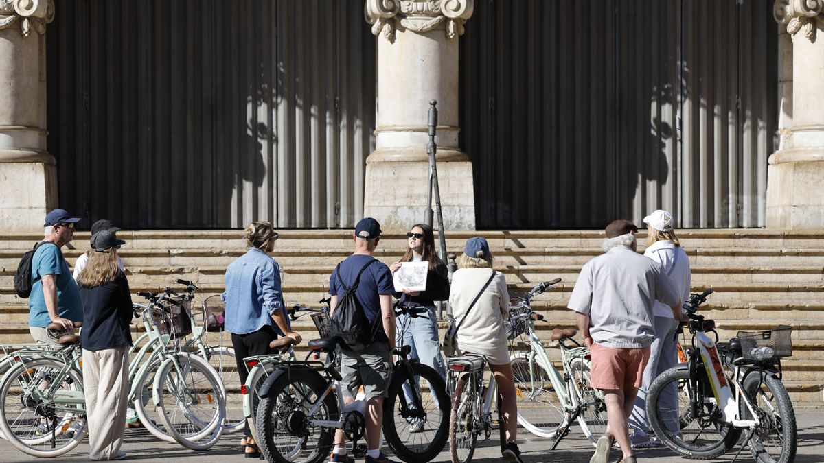 España, "refugio" de turistas por la guerra: el sector espera más viajeros extranjeros y locales que prefieren quedarse