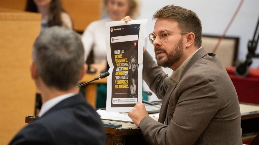 El diputado de Sumar, Alberto Ibañez, interviene durante la Comisión de Investigación de la dana, en el Congreso de los Diputados, a 5 de noviembre de 2025