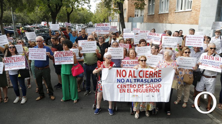 Protesta de los vecinos de El Higuerón por el traslado de su centro de salud