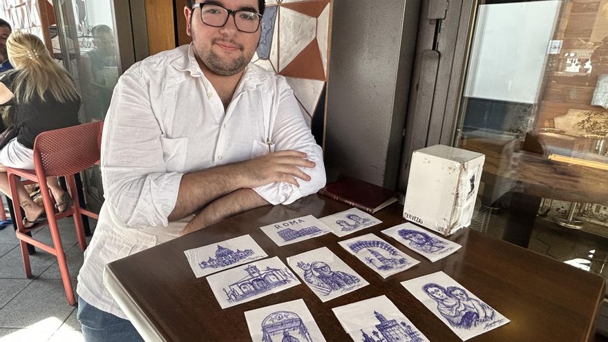 Manuel Barragán, el artista del dibujo en servilletas que se ha hecho viral desde Sevilla