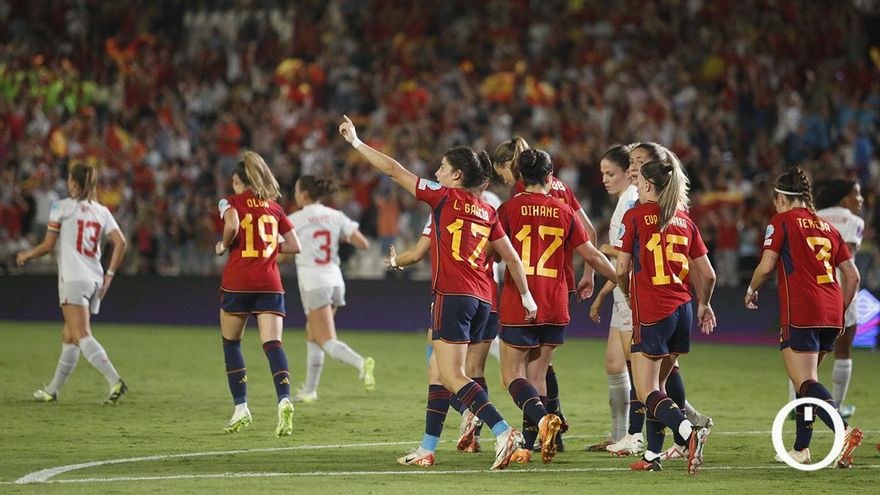 El Arcángel bate el récord histórico de aficionados en un partido de la selección femenina